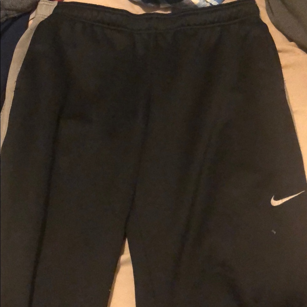 Nike Large Therma-Fir sweatpants